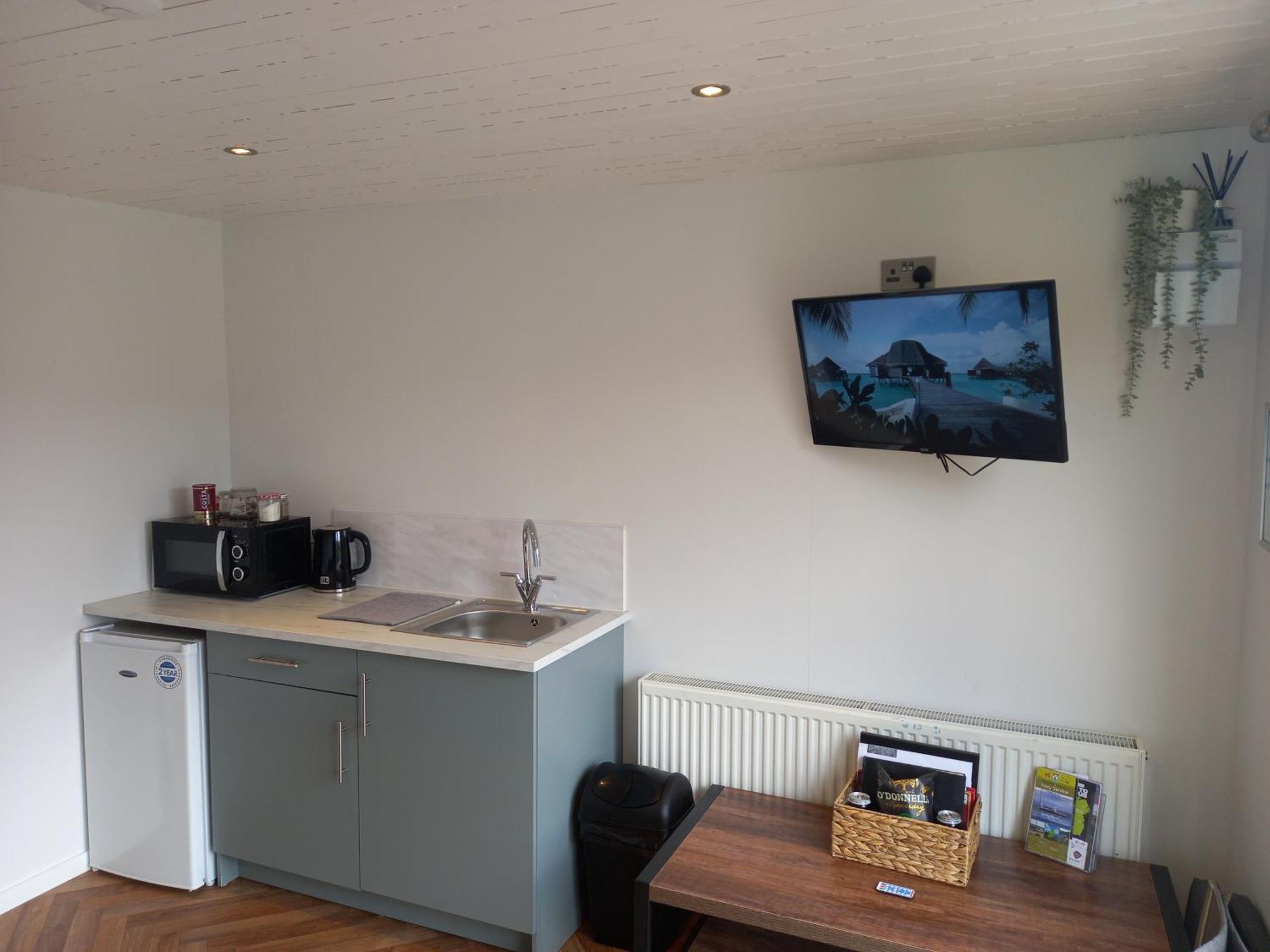 Отель Oakwood Glamping Mourne Mountains Moyad Экстерьер фото